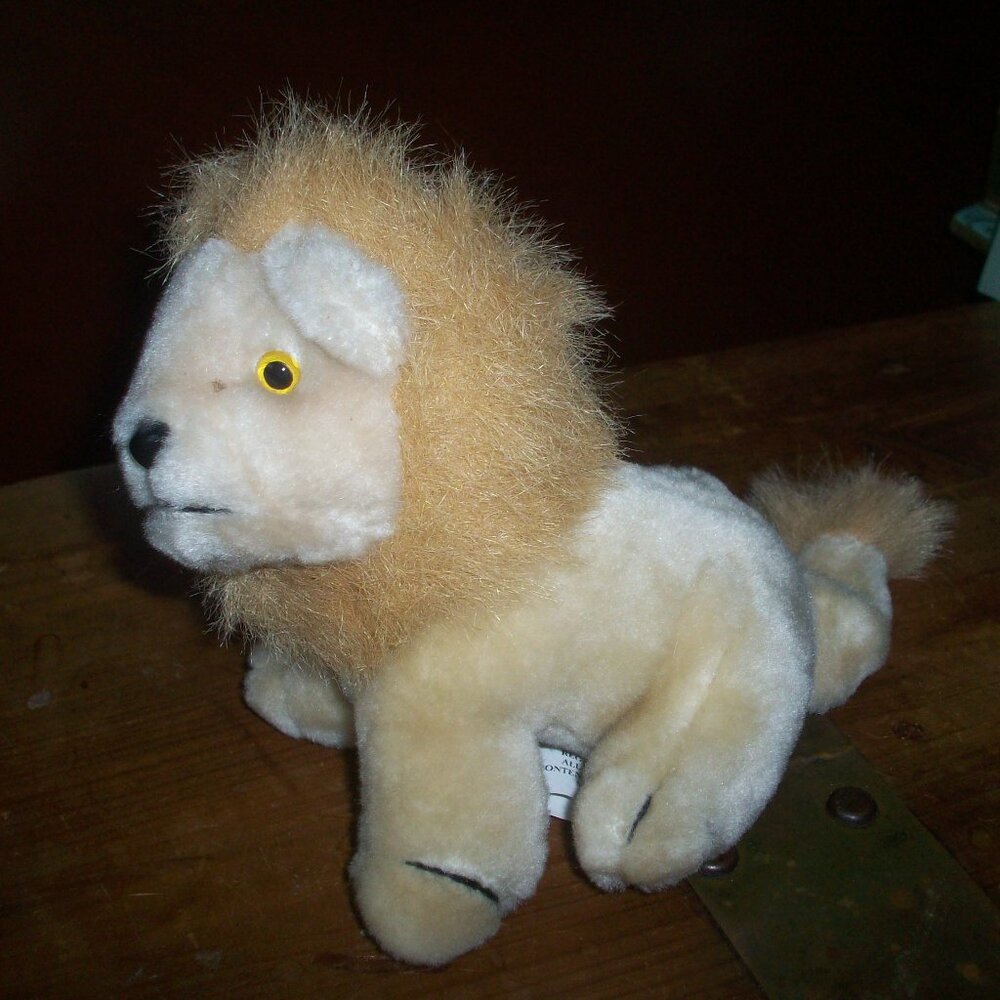 Plush 9" Lion Small of the Wild Realistic Plush Animal Toy Vintage Wildlife